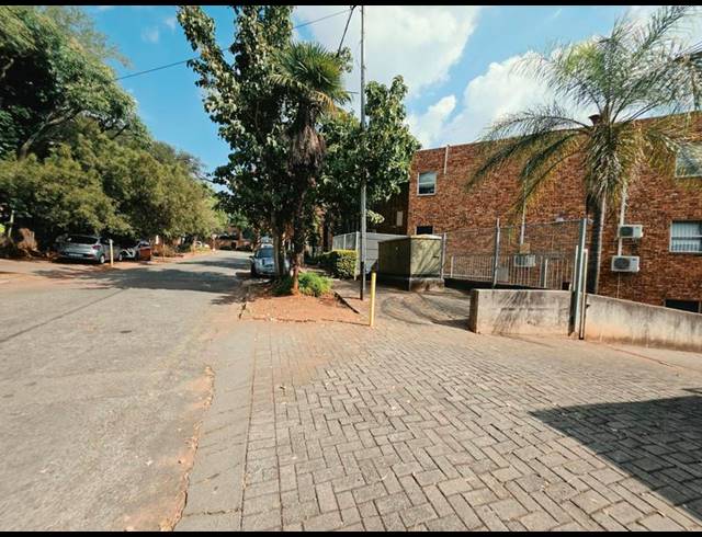 BUSINESS PROPERTY TO RENT IN MENLO PARK